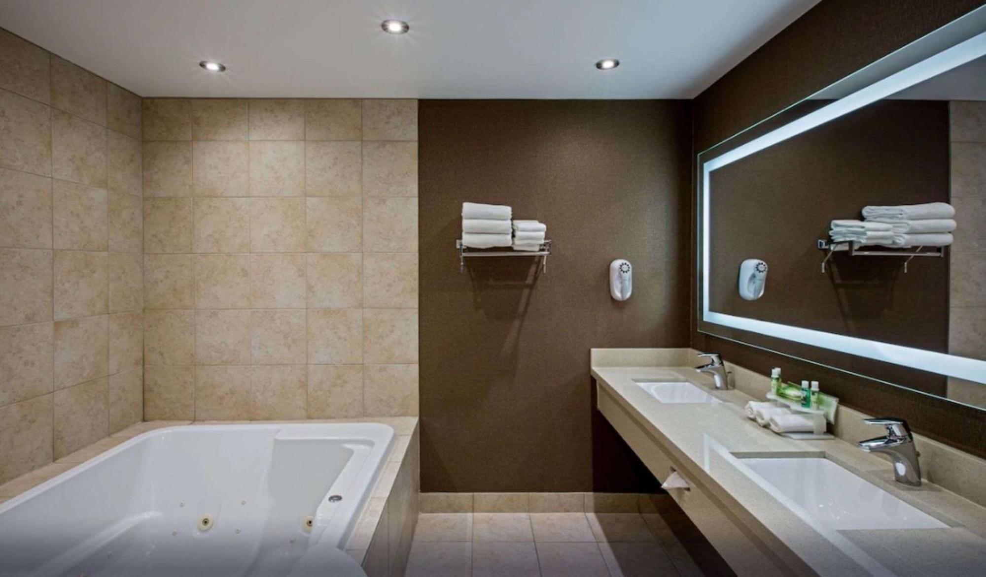 Quality Inn & Suites Regina Downtown Zewnętrze zdjęcie